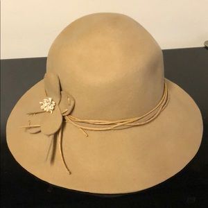 NWOT Woman’s Hat.